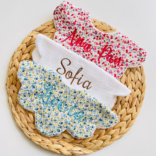 Set de 3 Baberos Personalizados de Algodón – Bordado con nombre 021