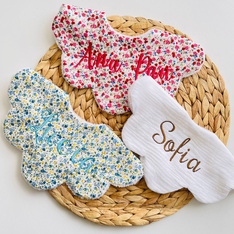 Set de 3 Baberos Personalizados de Algodón – Bordado con nombre 021