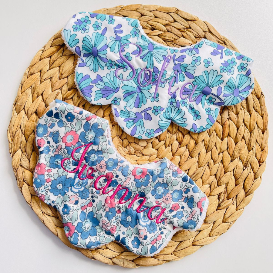 Set de 2 Baberos Personalizados de Algodón – Bordado con nombre 019