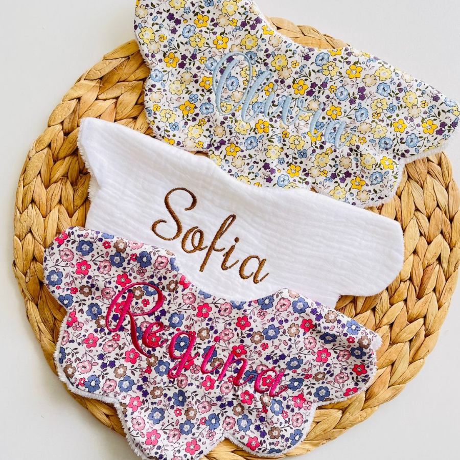 Set de 3 Baberos Personalizados de Algodón – Bordado con nombre 020